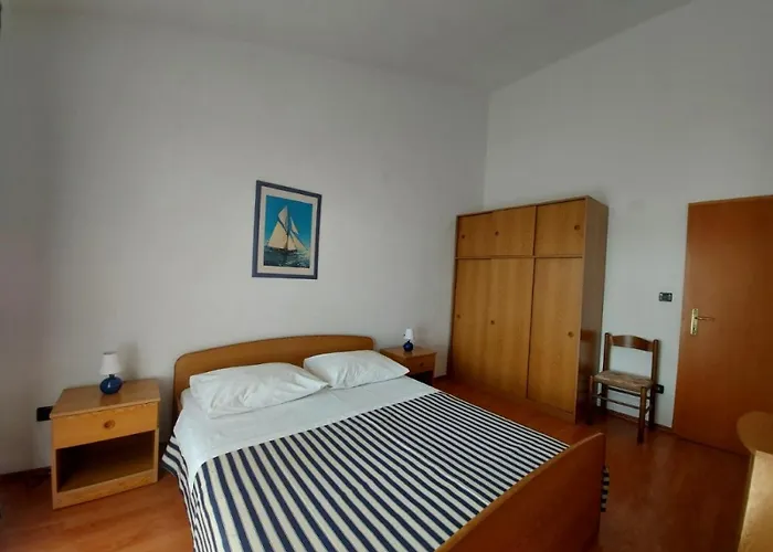 아파트 Emma Demarin *