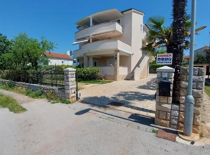 아파트 Emma Demarin *