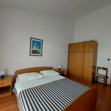 Apartment Emma Demarin *