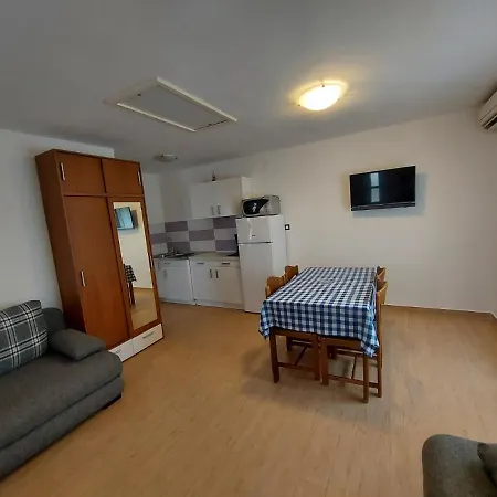 Apartment Emma Demarin *