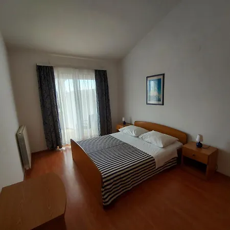 Apartment Emma Demarin *