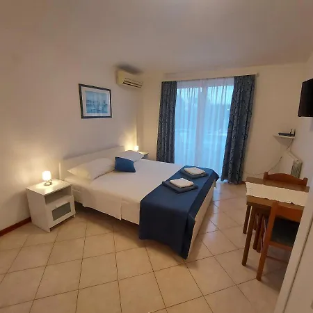 Apartment Emma Demarin *